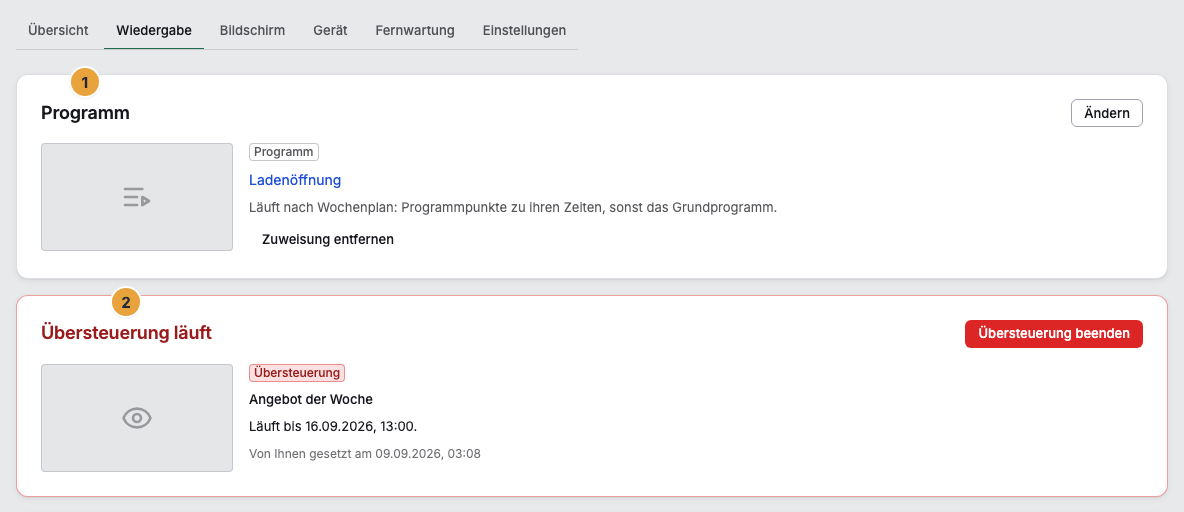 Der Reiter Wiedergabe eines Displays: die Karte „Programm“ mit der Zuweisung und dem Weg zum Ändern (1) und darunter die Karte der Übersteuerung, die hier läuft und sich mit „Übersteuerung beenden“ abbrechen lässt (2)